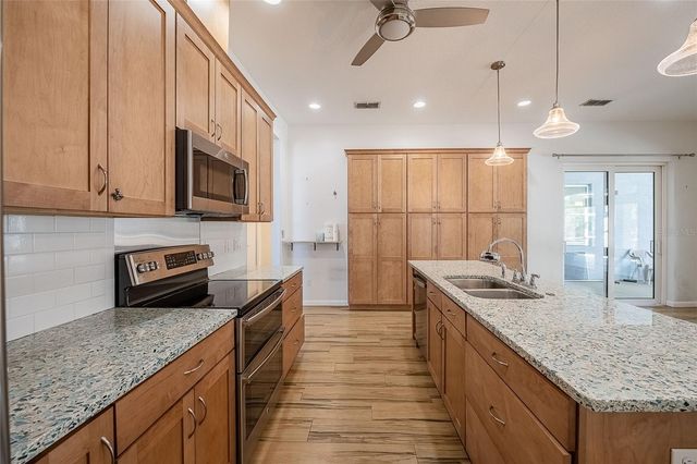 271 WHITE CLIFF BOULEVARD, Auburndale, FL 33823