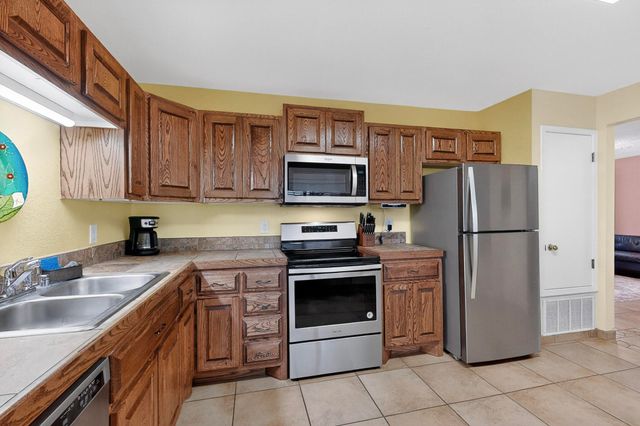 948 Charles Drive NE, Rio Rancho, NM 87144