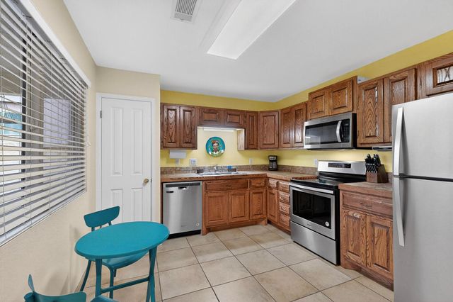 948 Charles Drive NE, Rio Rancho, NM 87144