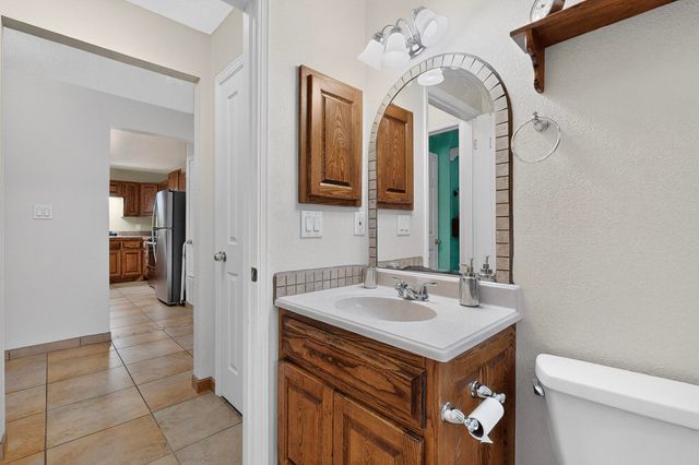 948 Charles Drive NE, Rio Rancho, NM 87144