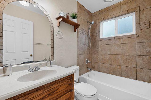 948 Charles Drive NE, Rio Rancho, NM 87144