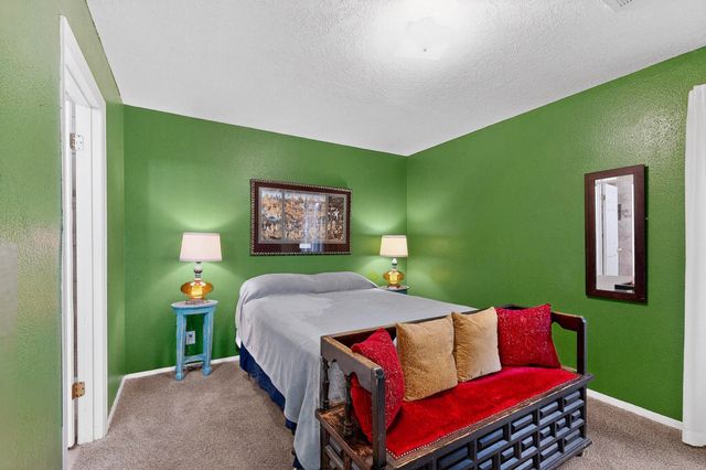 948 Charles Drive NE, Rio Rancho, NM 87144