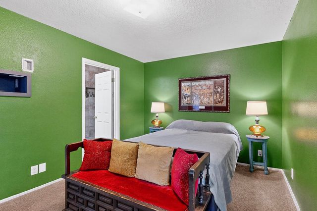 948 Charles Drive NE, Rio Rancho, NM 87144