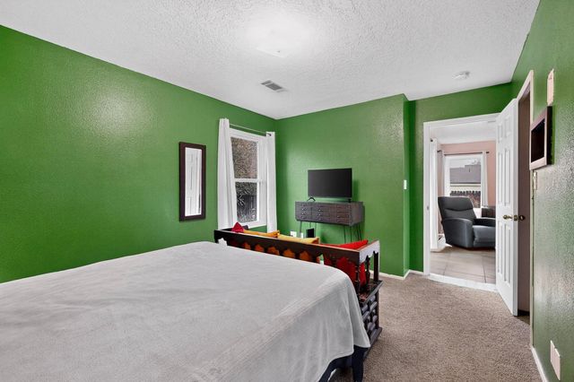 948 Charles Drive NE, Rio Rancho, NM 87144