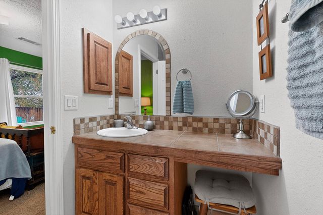 948 Charles Drive NE, Rio Rancho, NM 87144