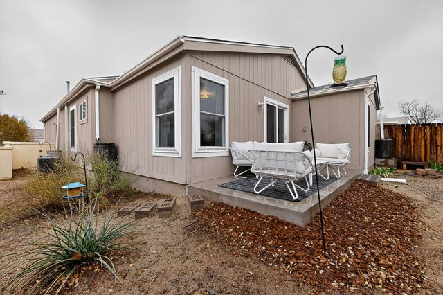 948 Charles Drive NE, Rio Rancho, NM 87144