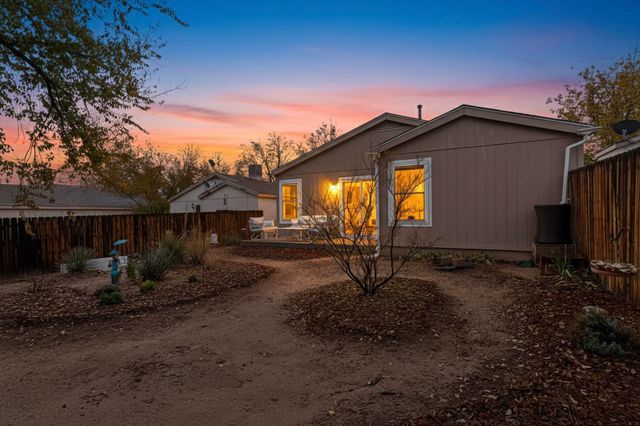 948 Charles Drive NE, Rio Rancho, NM 87144