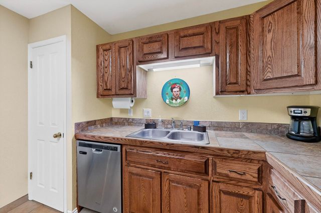 948 Charles Drive NE, Rio Rancho, NM 87144