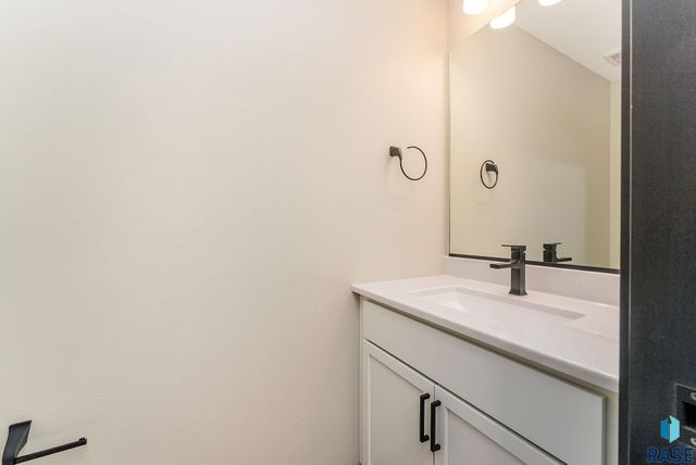 6629 E 49th St Street, Sioux Falls, SD 57110