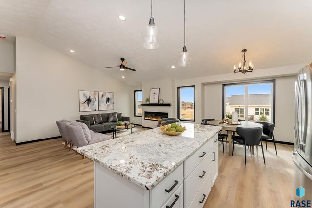 6629 E 49th St Street, Sioux Falls, SD 57110