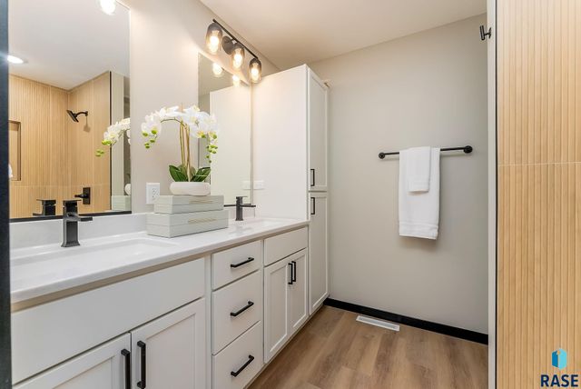 6629 E 49th St Street, Sioux Falls, SD 57110