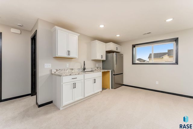 6629 E 49th St Street, Sioux Falls, SD 57110