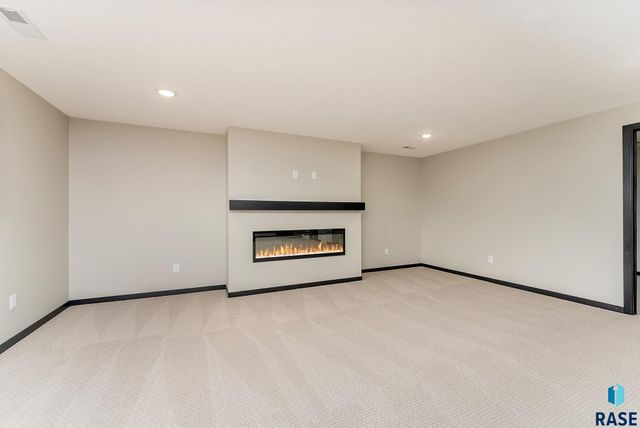 6629 E 49th St Street, Sioux Falls, SD 57110