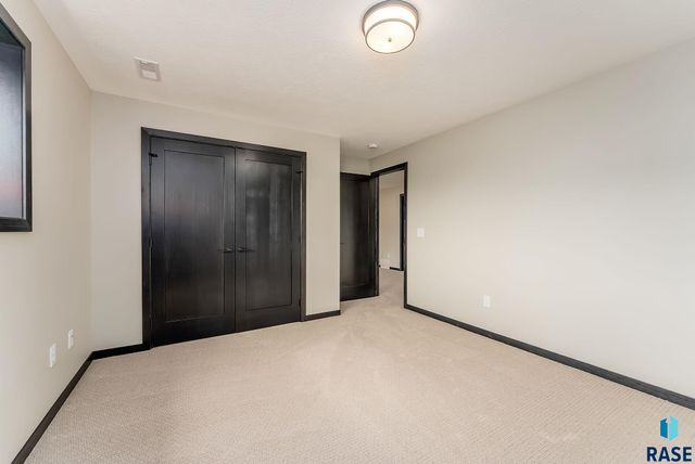 6629 E 49th St Street, Sioux Falls, SD 57110