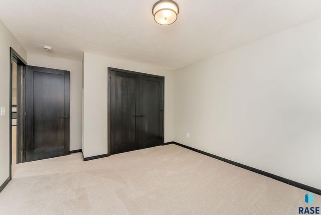 6629 E 49th St Street, Sioux Falls, SD 57110