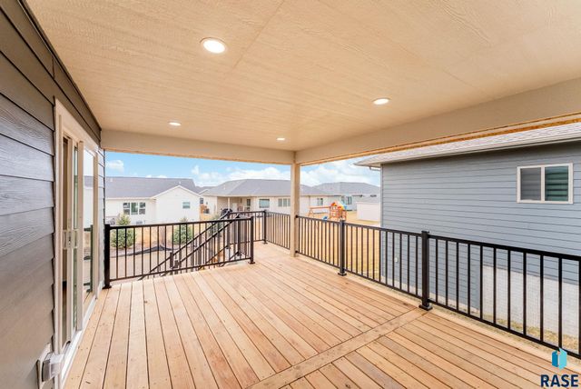 6629 E 49th St Street, Sioux Falls, SD 57110