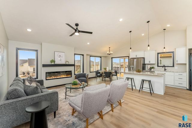 6629 E 49th St Street, Sioux Falls, SD 57110