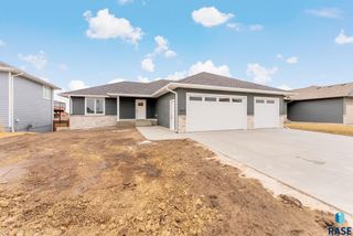 6629 E 49th St Street, Sioux Falls, SD 57110