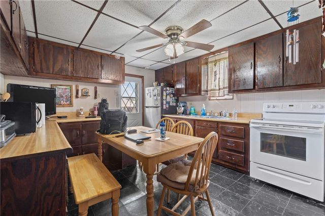 402 N 4th St, Youngwood, PA 15697