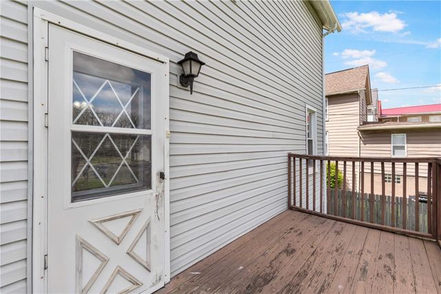 402 N 4th St, Youngwood, PA 15697