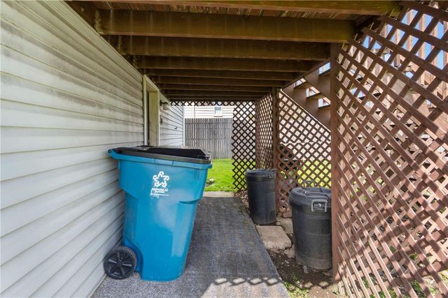 402 N 4th St, Youngwood, PA 15697