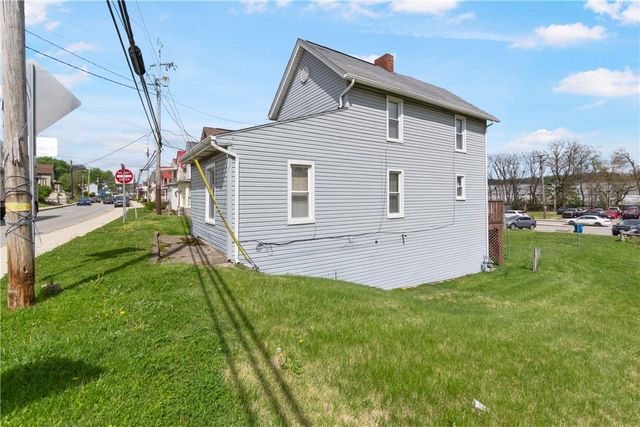 402 N 4th St, Youngwood, PA 15697