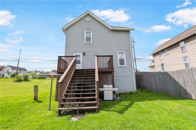 402 N 4th St, Youngwood, PA 15697