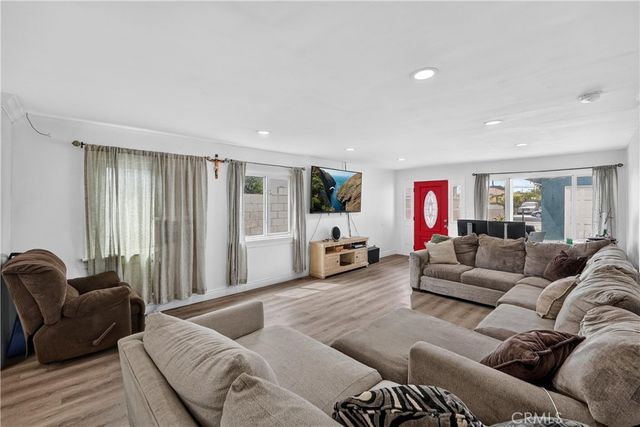 2166 Fashion, Long Beach, CA 90810