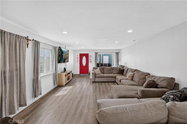 2166 Fashion, Long Beach, CA 90810