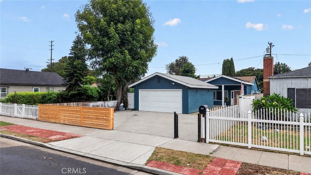 2166 Fashion Avenue, Long Beach, CA 90810 — photo 2