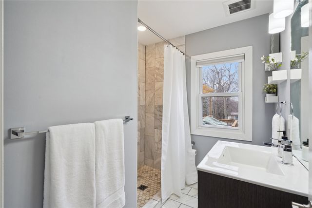 1042 58th Street, Des Moines, IA 50311