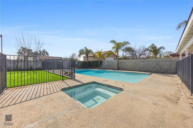 14825 Henderson Avenue, Bakersfield, CA 93314