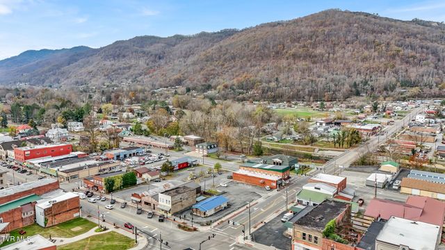 11 North 5th Street, Big Stone Gap, VA 24219