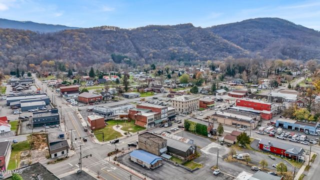 11 North 5th Street, Big Stone Gap, VA 24219