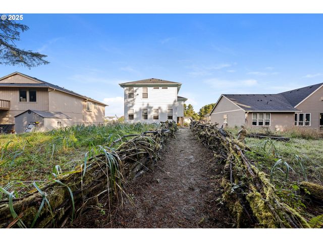 1110 194TH St, Long Beach, WA 98631