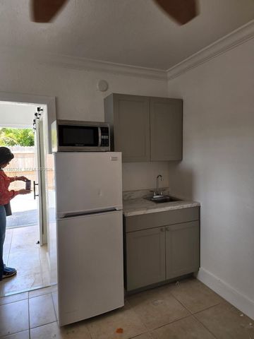 8871 NW 15th St REAR, Pembroke Pines, FL 33024