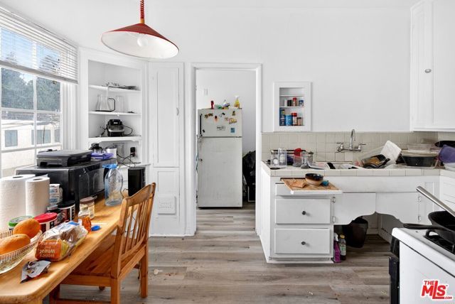 4135 Garthwaite Avenue, Los Angeles, CA 90008