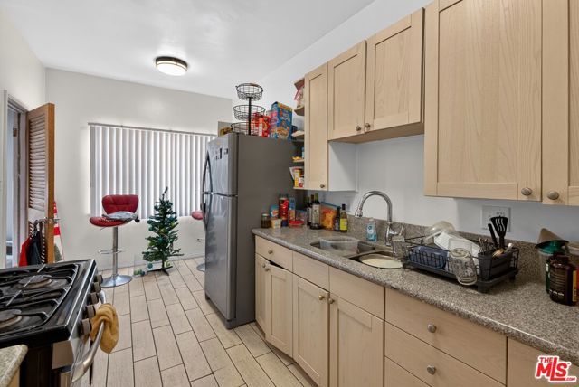 4135 Garthwaite Avenue, Los Angeles, CA 90008