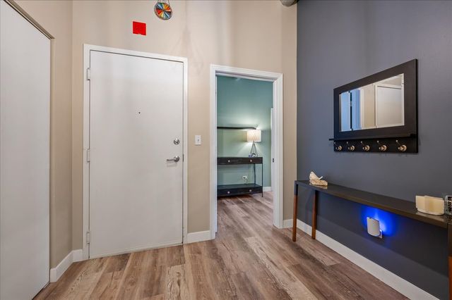 811 W 15th Place 708, Chicago, IL 60608