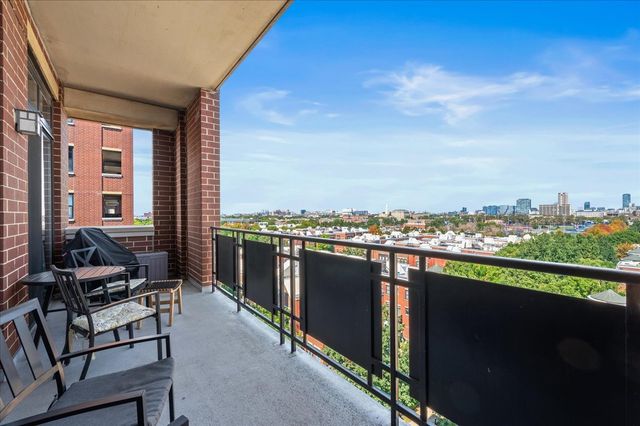 811 W 15th Place 708, Chicago, IL 60608