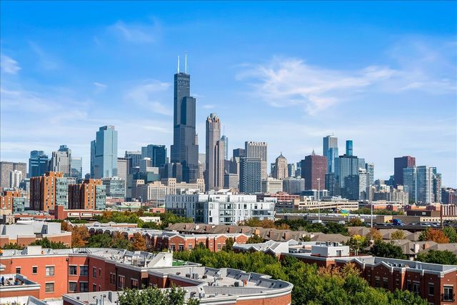 811 W 15th Place 708, Chicago, IL 60608