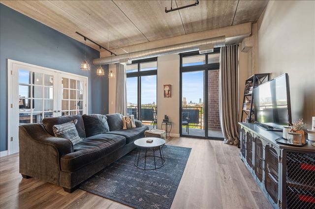 811 W 15th Place 708, Chicago, IL 60608