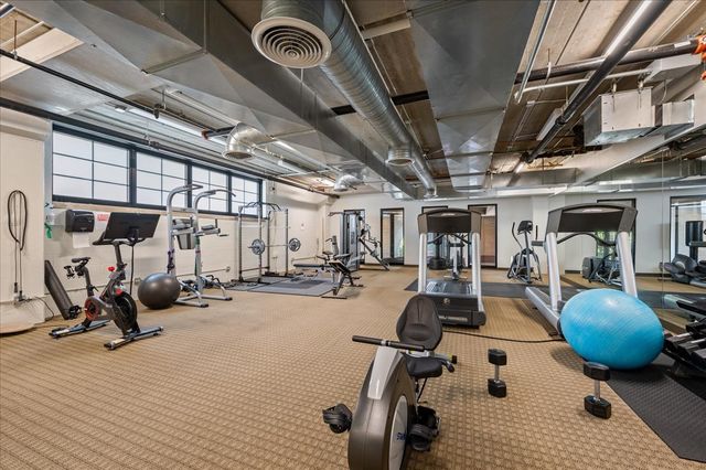 811 W 15th Place 708, Chicago, IL 60608