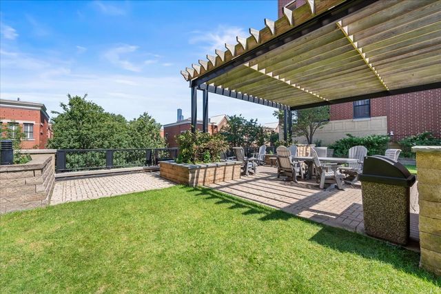 811 W 15th Place 708, Chicago, IL 60608