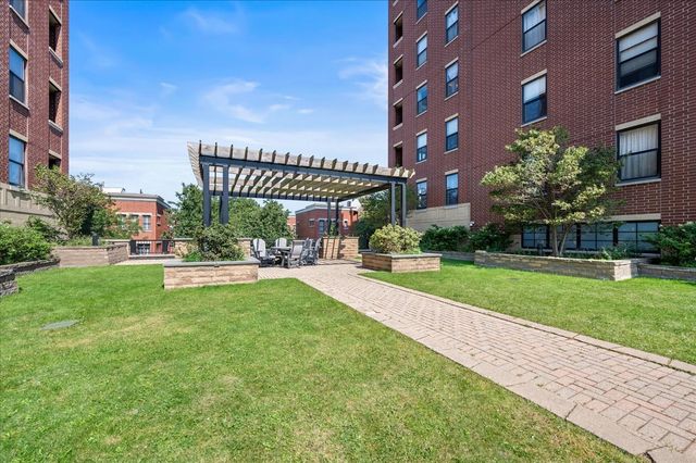 811 W 15th Place 708, Chicago, IL 60608