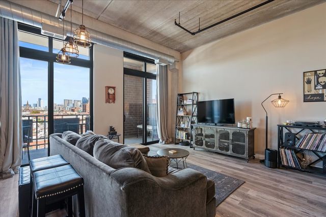 811 W 15th Place 708, Chicago, IL 60608