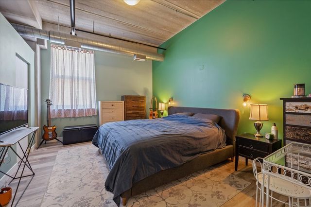 811 W 15th Place 708, Chicago, IL 60608