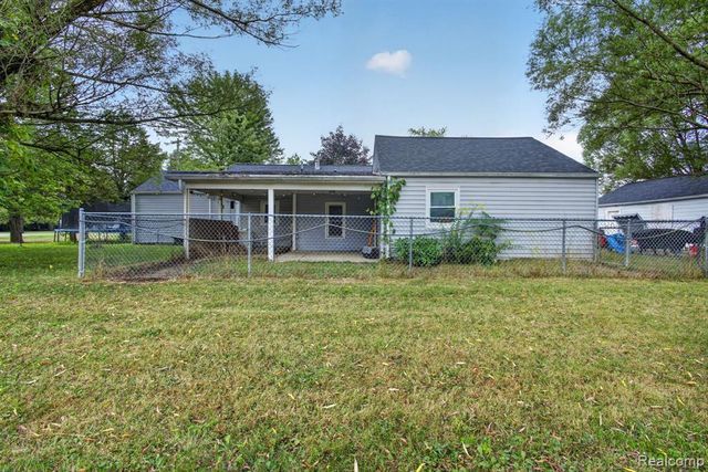 1486 Ives Avenue, Burton, MI 48509
