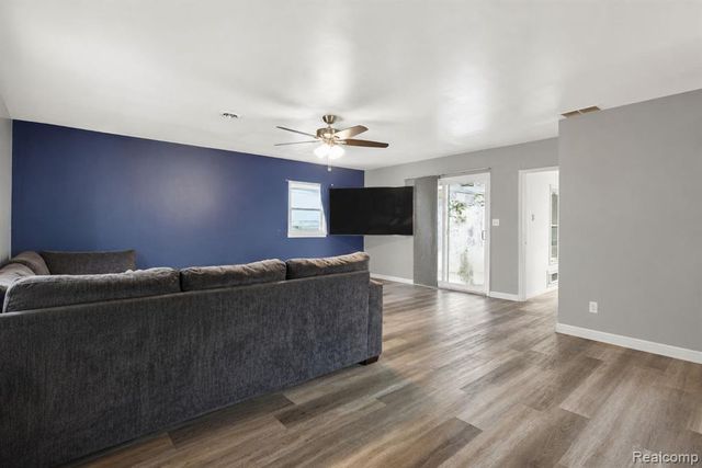 1486 Ives Avenue, Burton, MI 48509