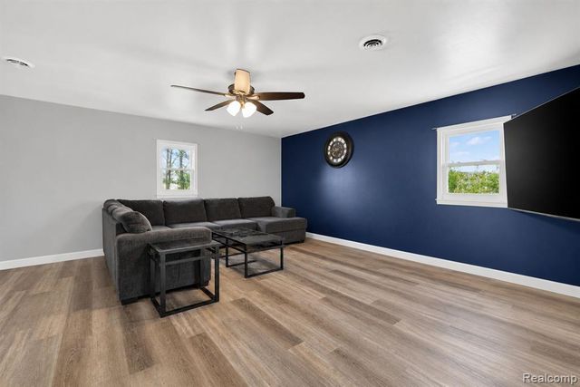 1486 Ives Avenue, Burton, MI 48509